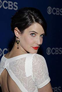 How tall is Cobie Smulders?